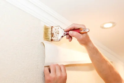 Pose de papier peint à Louailles — revêtements muraux et toiles de verre
